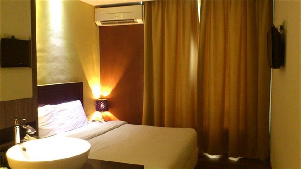 Zotel Business & Leisure Hotel كوشنج المظهر الخارجي الصورة