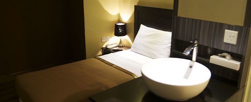 Zotel Business & Leisure Hotel كوشنج المظهر الخارجي الصورة